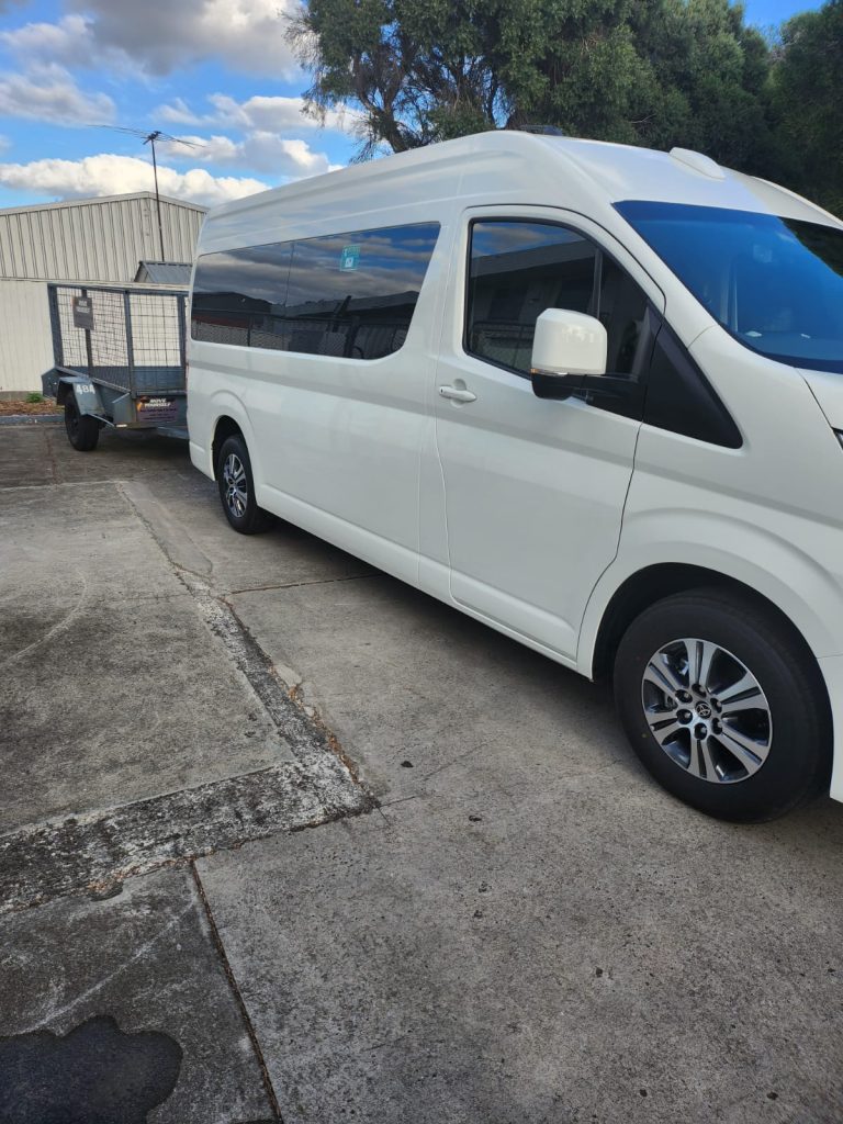 Book Maxi Taxi in Melbourne